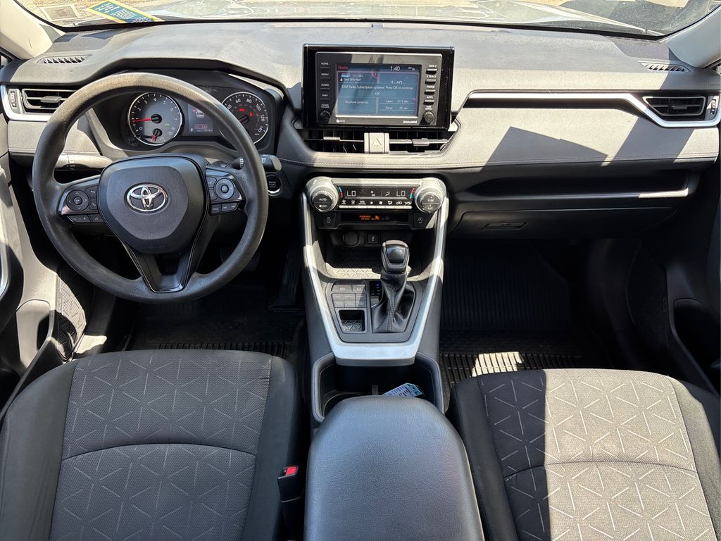 Vehicle image 21 of 41