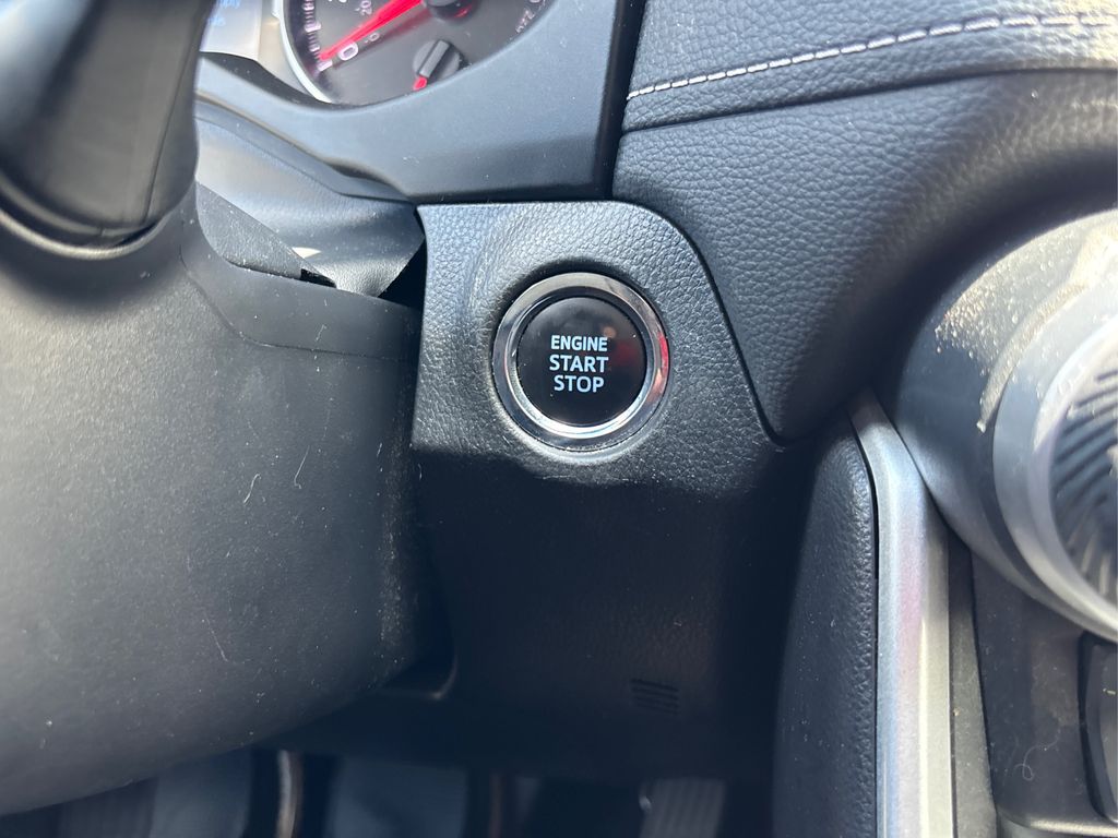 Vehicle image 32 of 41