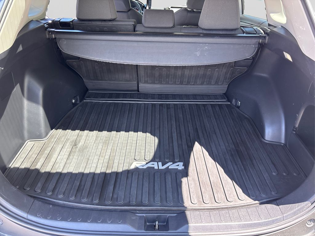 Vehicle image 11 of 41