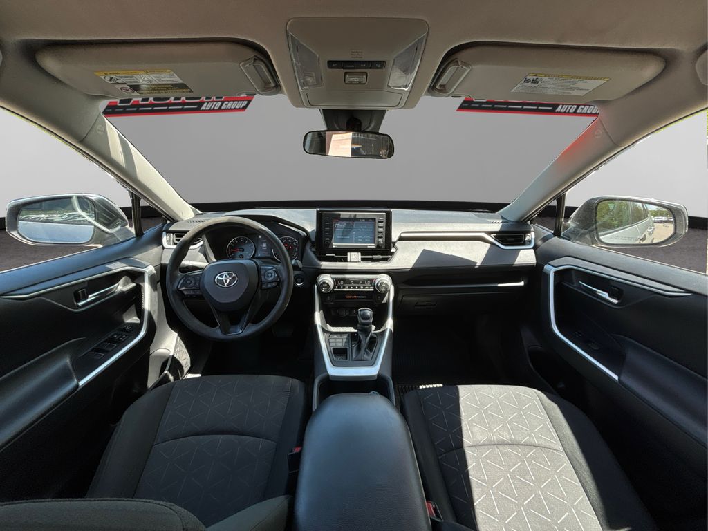 Vehicle image 27 of 41