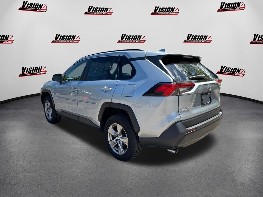 Vehicle image 7 of 41