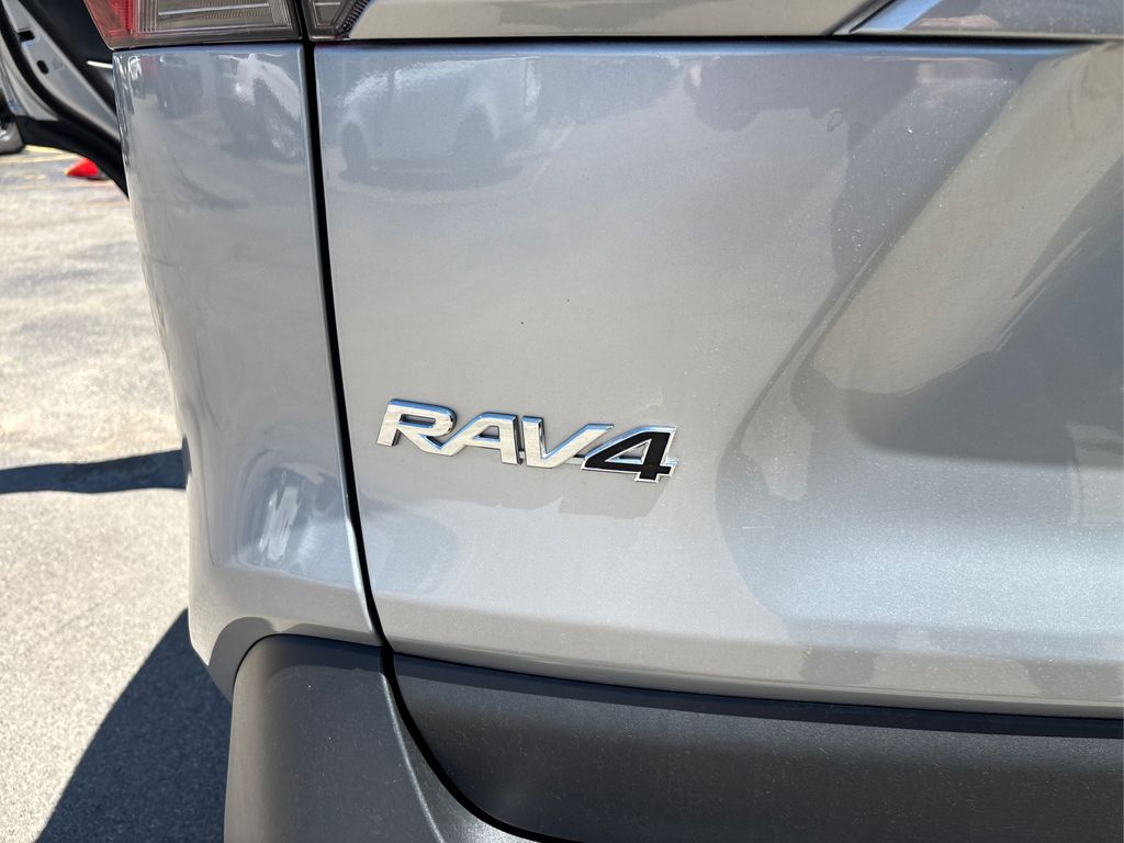 Vehicle image 14 of 41