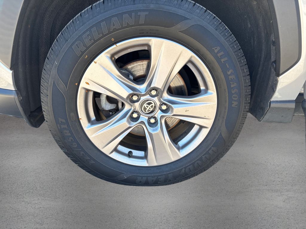 Vehicle image 12 of 41