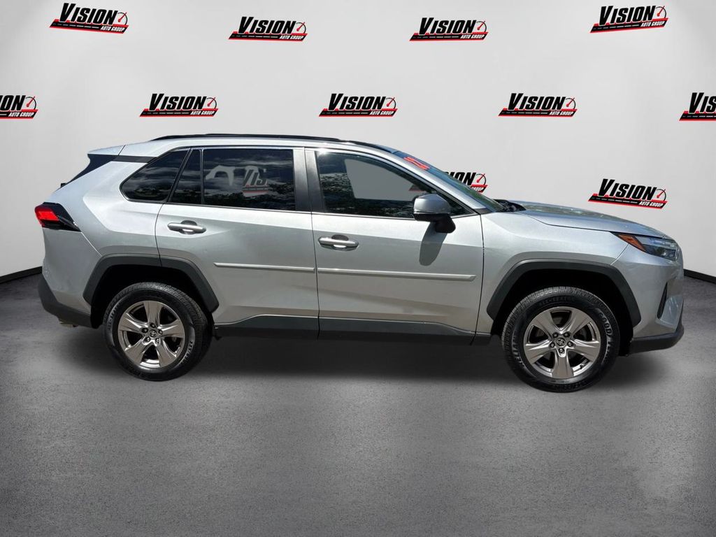 Vehicle image 4 of 41