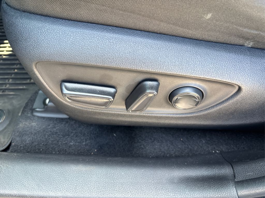 Vehicle image 39 of 41