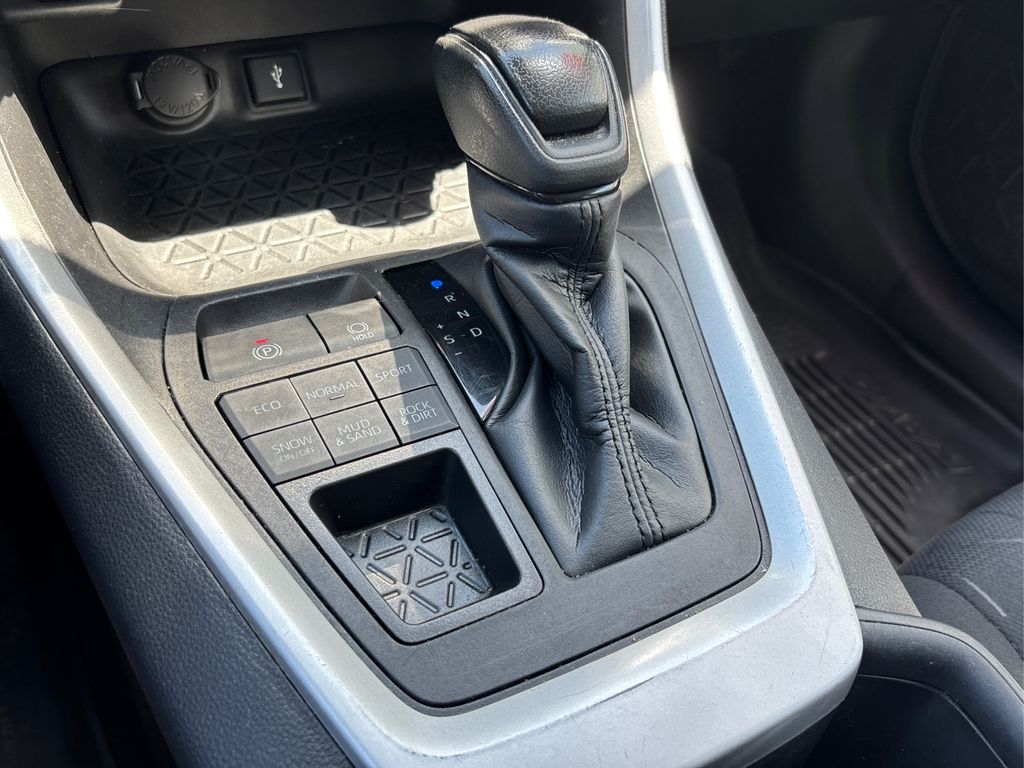 Vehicle image 35 of 41