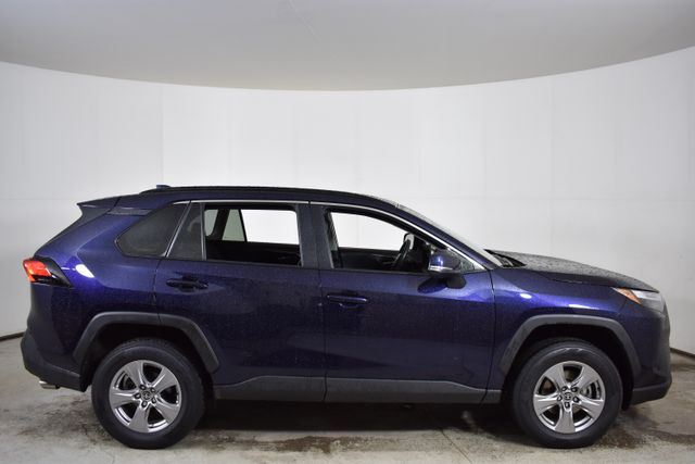 Vehicle image 4 of 29