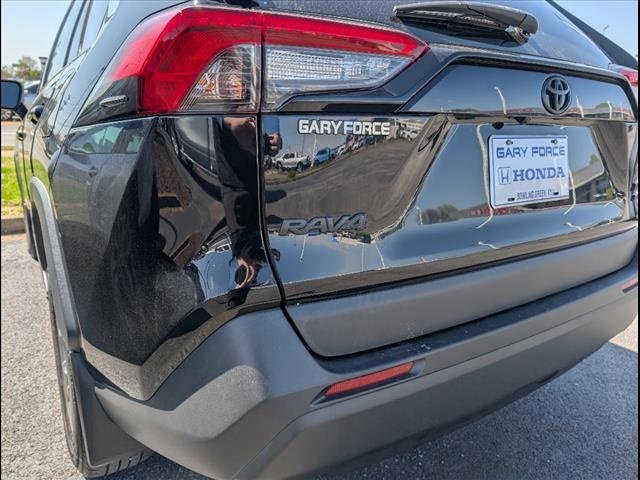 Vehicle image 19 of 24