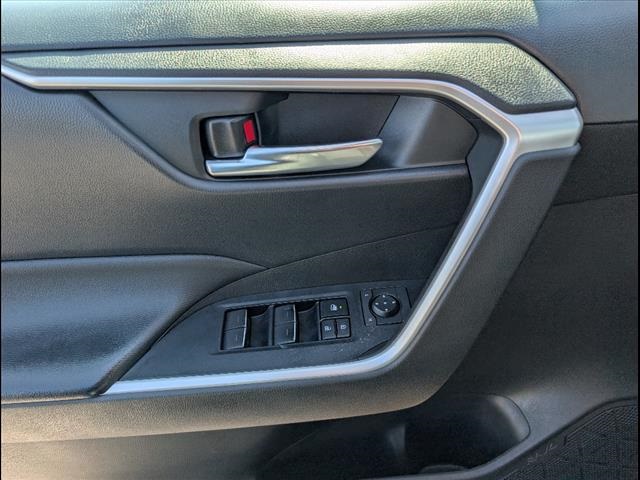 Vehicle image 16 of 24