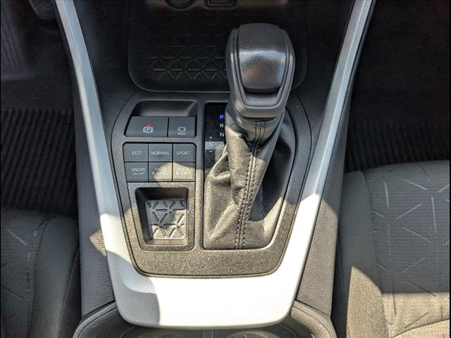 Vehicle image 13 of 24