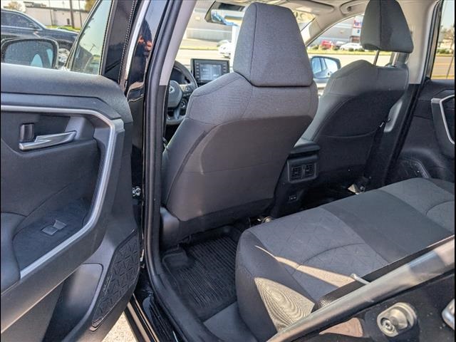 Vehicle image 17 of 24