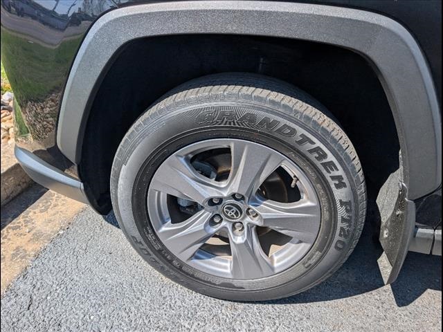 Vehicle image 5 of 24