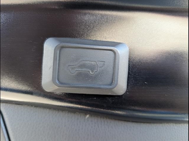 Vehicle image 21 of 24