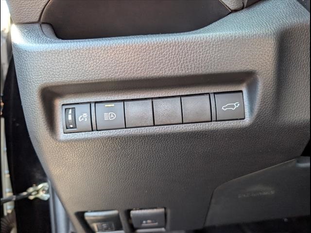 Vehicle image 15 of 24