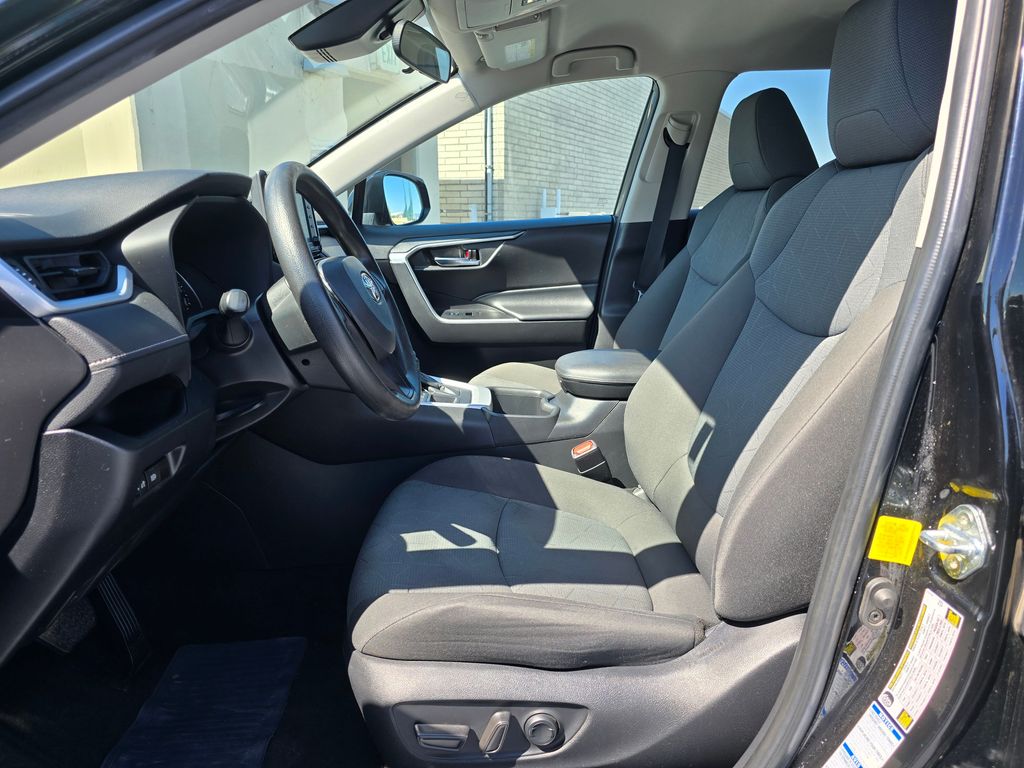 Vehicle image 19 of 30