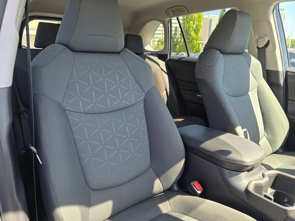 Vehicle image 11 of 30
