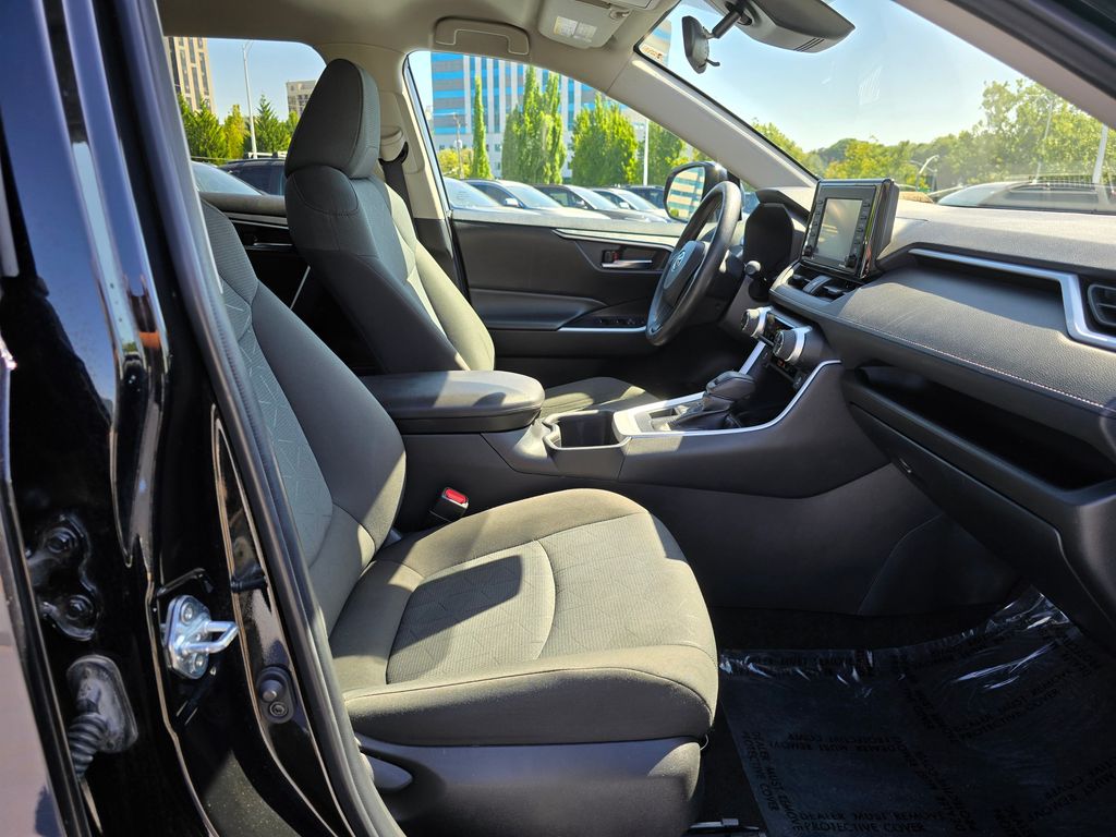 Vehicle image 16 of 30