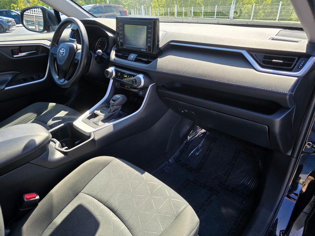 Vehicle image 21 of 30