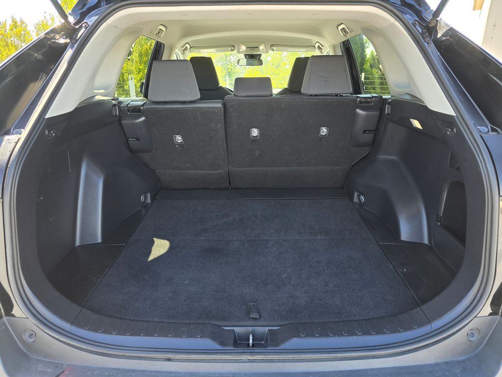 Vehicle image 10 of 30
