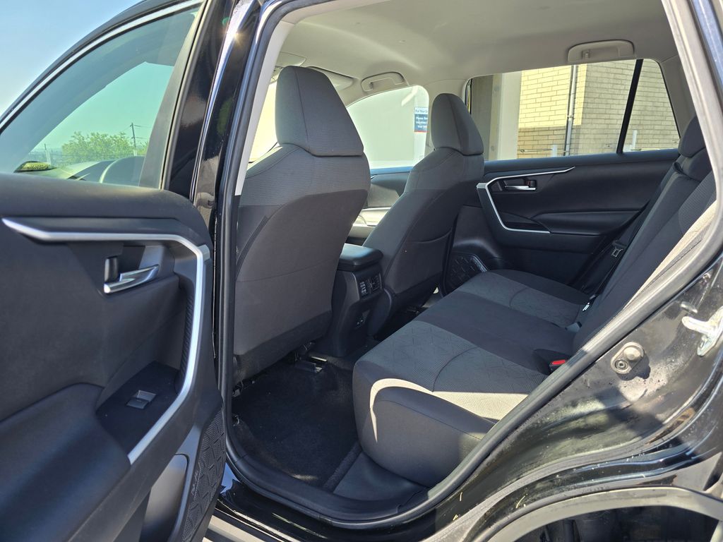Vehicle image 18 of 30