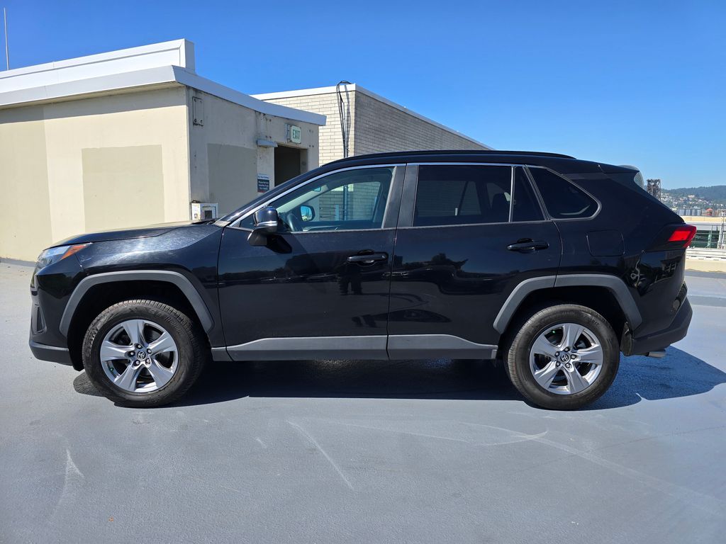 Vehicle image 8 of 30