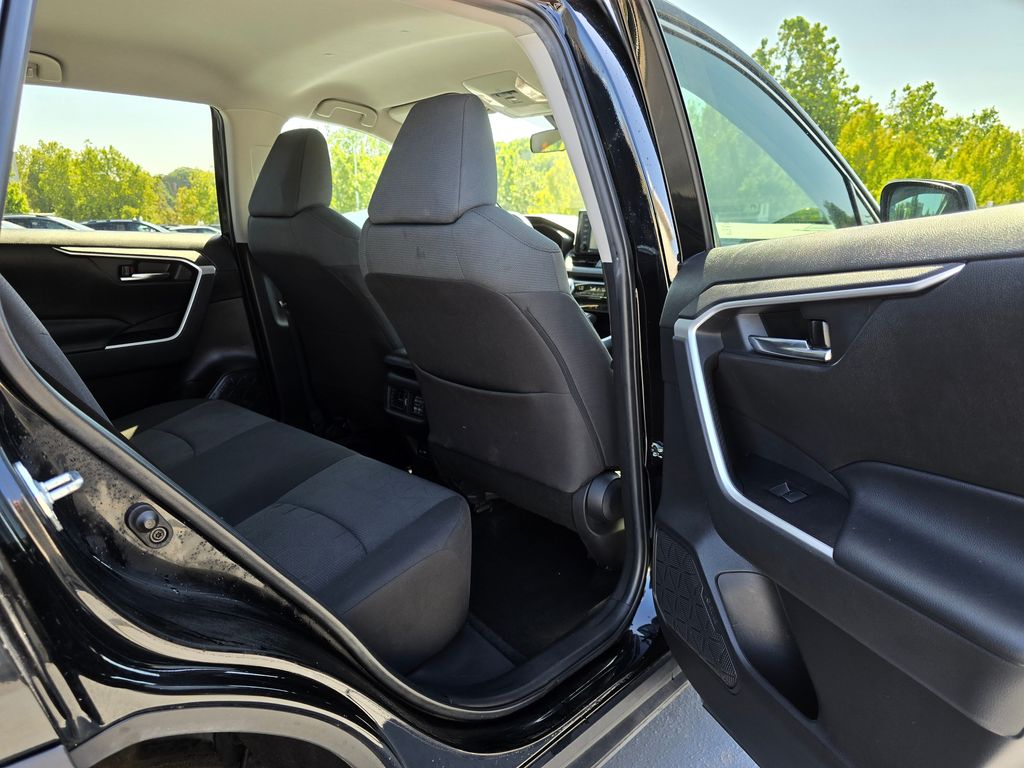 Vehicle image 17 of 30