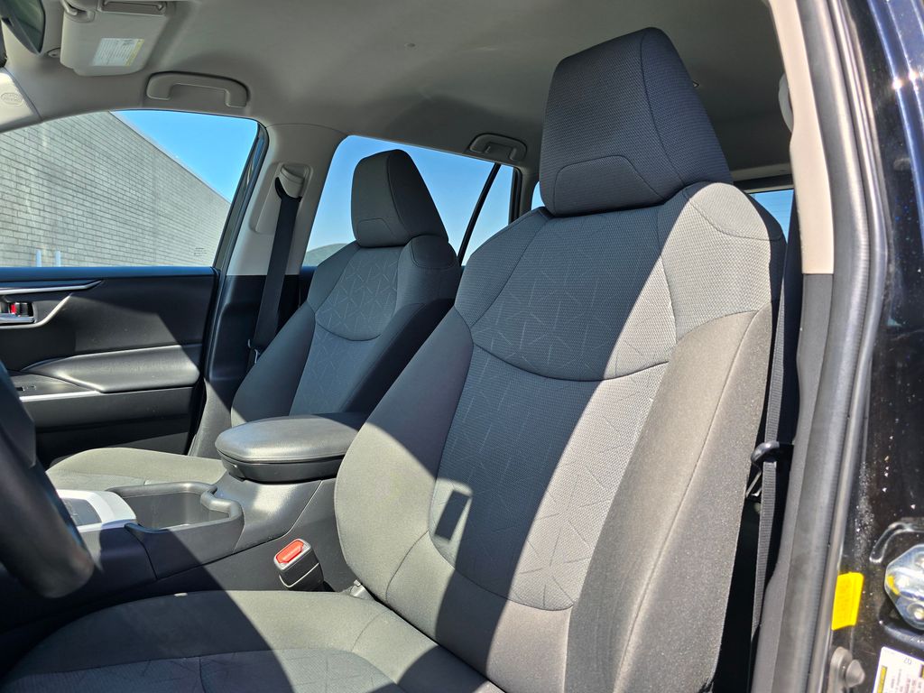 Vehicle image 13 of 30