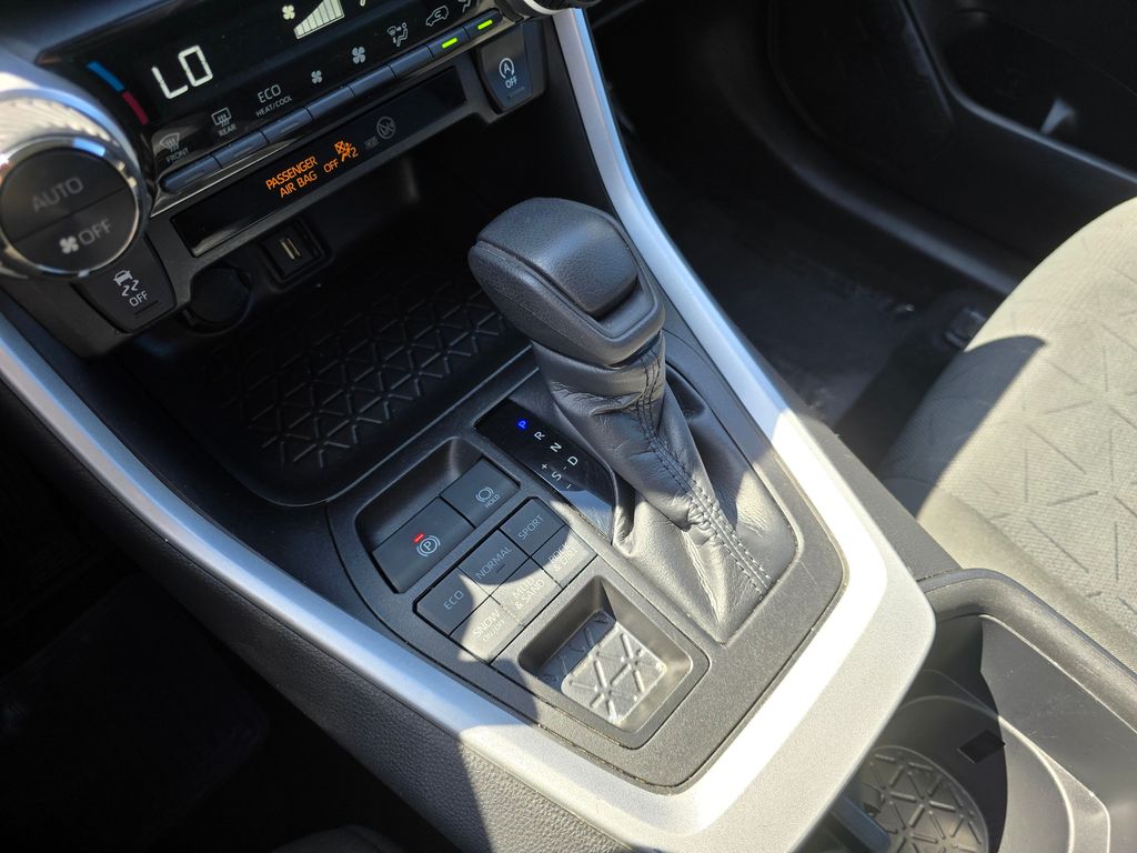 Vehicle image 26 of 30