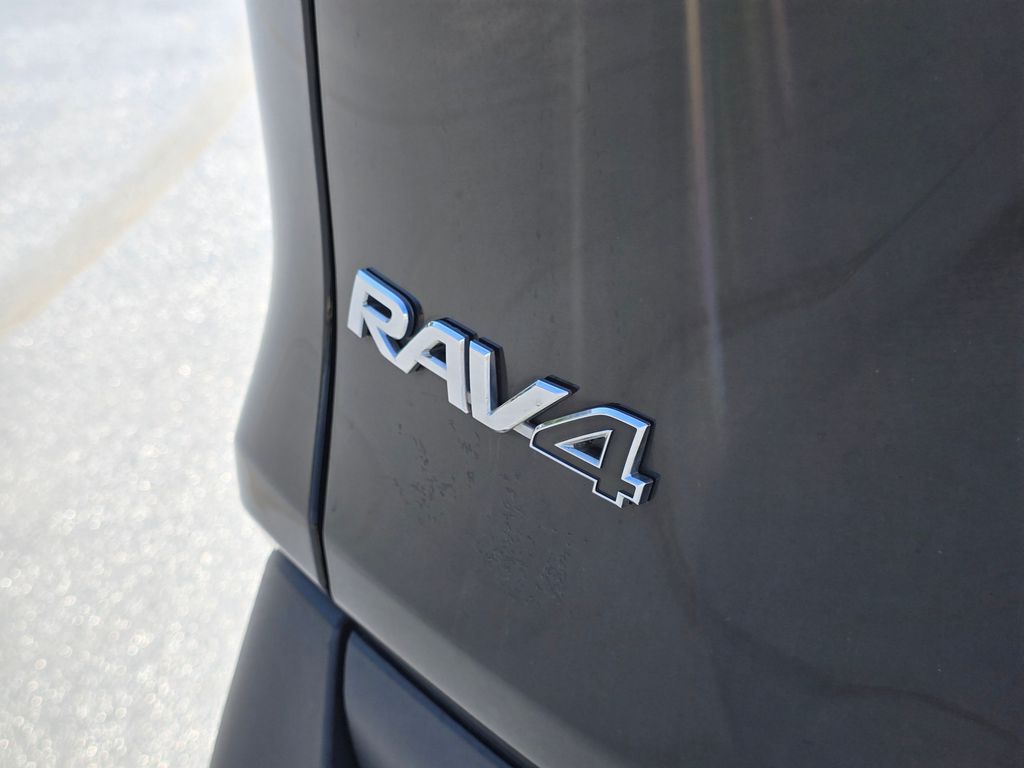 Vehicle image 28 of 30