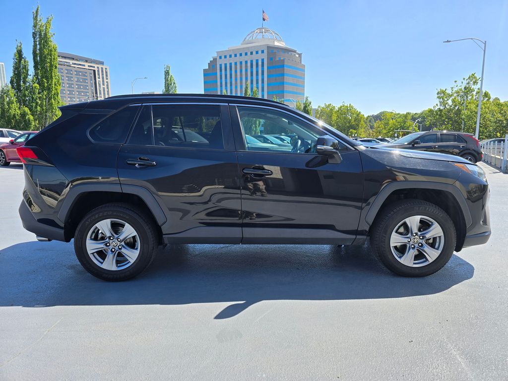 Vehicle image 4 of 30