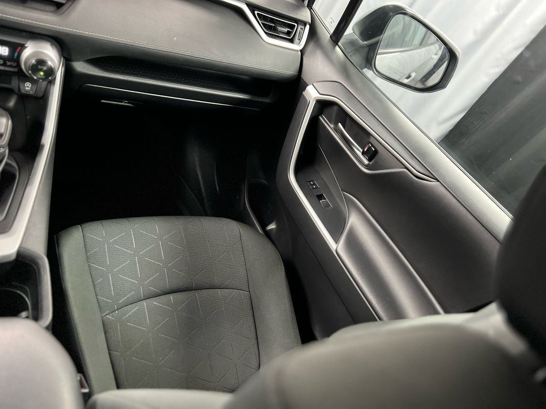 Vehicle image 19 of 41