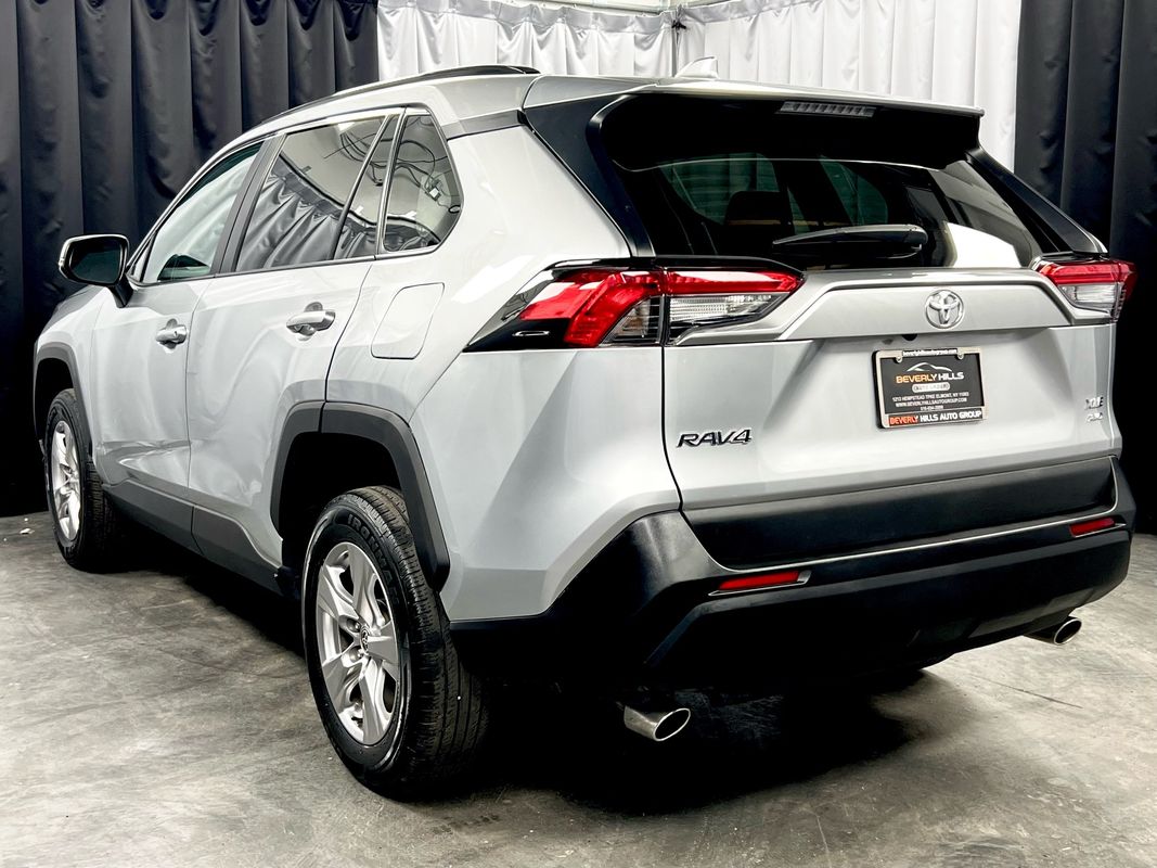 Vehicle image 6 of 41