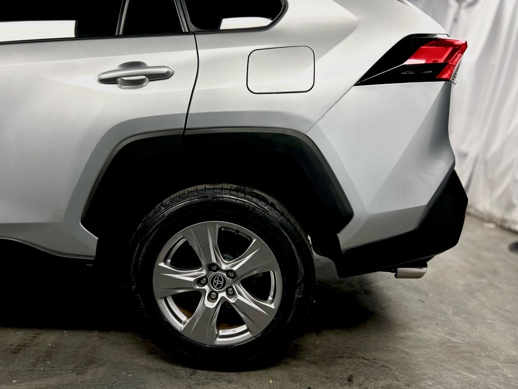 Vehicle image 11 of 41