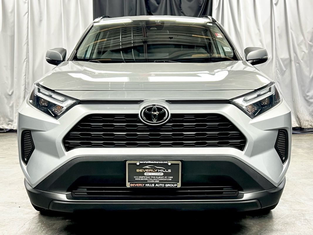 Vehicle image 2 of 41