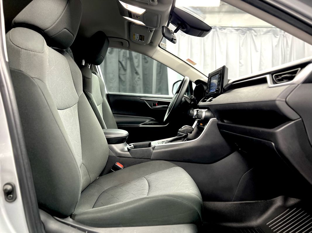Vehicle image 21 of 41