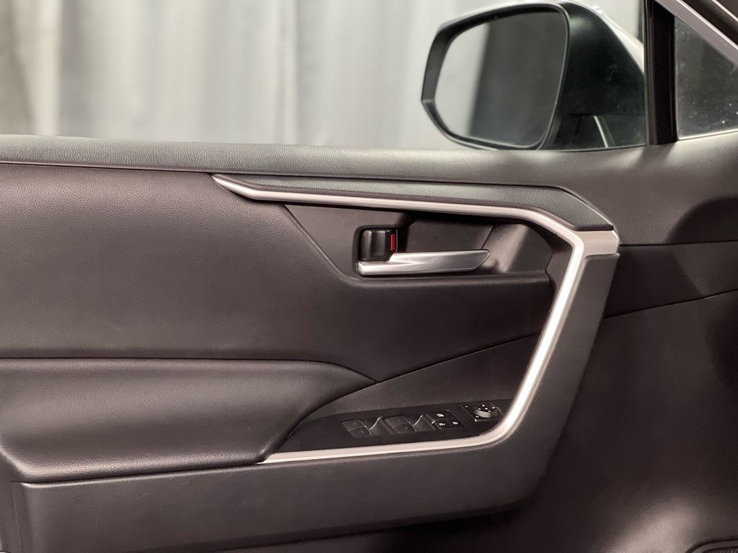 Vehicle image 36 of 41