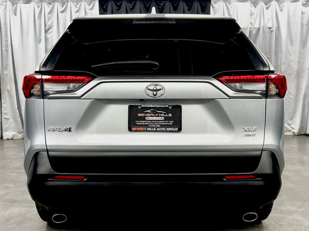 Vehicle image 7 of 41
