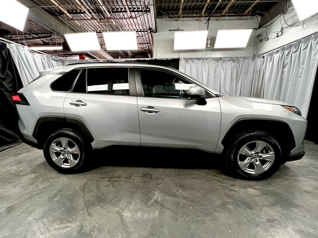Vehicle image 4 of 41
