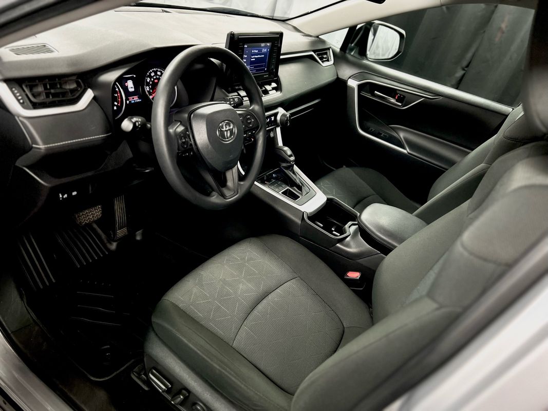 Vehicle image 17 of 41