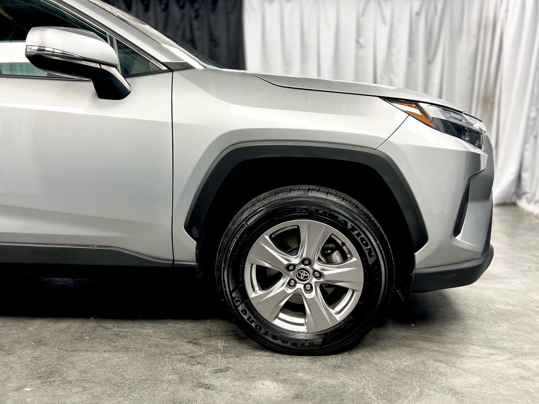 Vehicle image 13 of 41