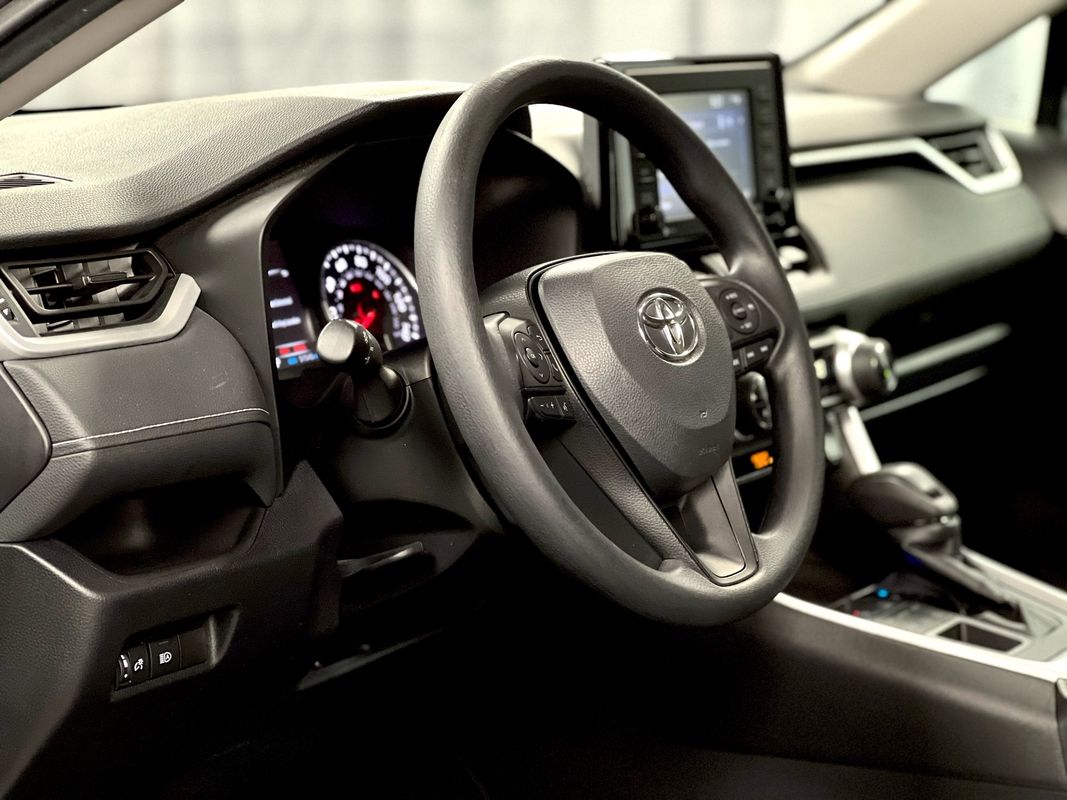 Vehicle image 16 of 41