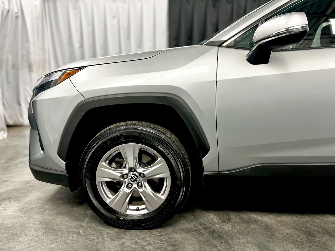 Vehicle image 10 of 41