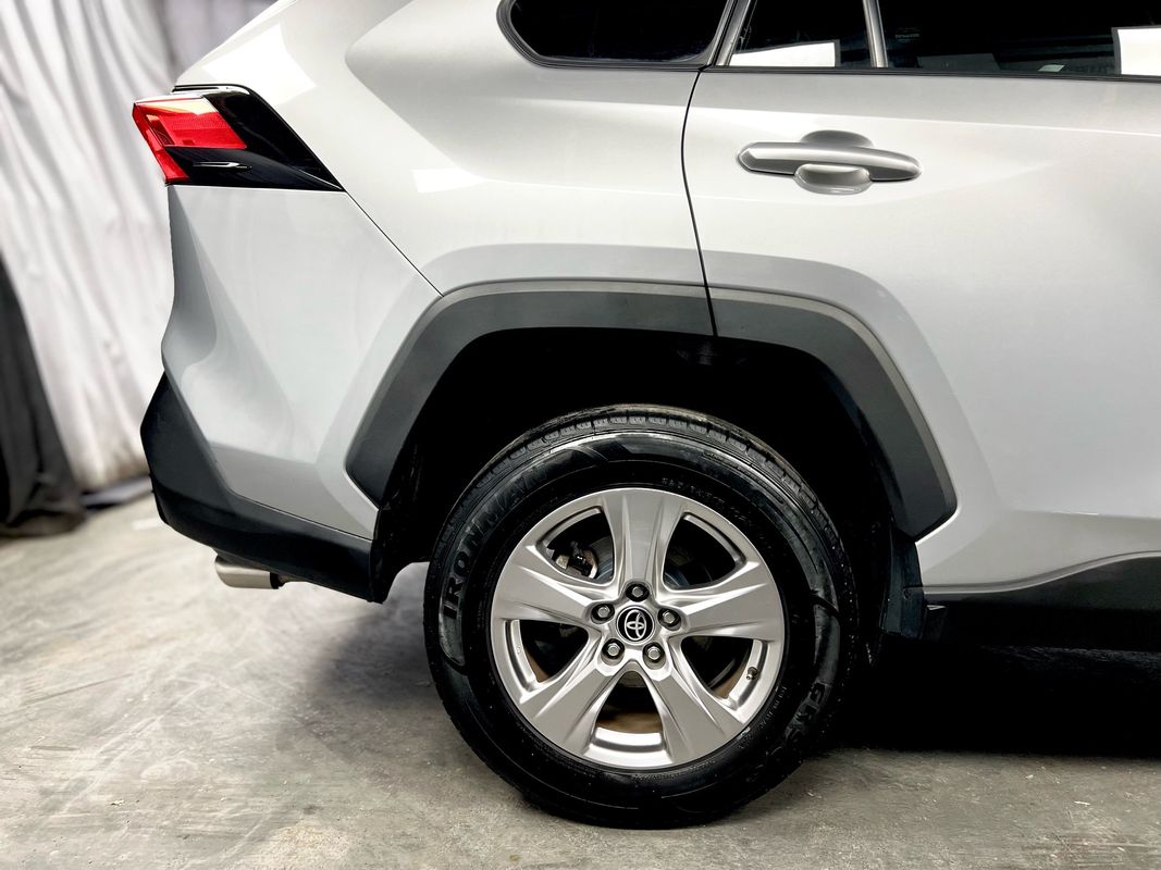 Vehicle image 12 of 41