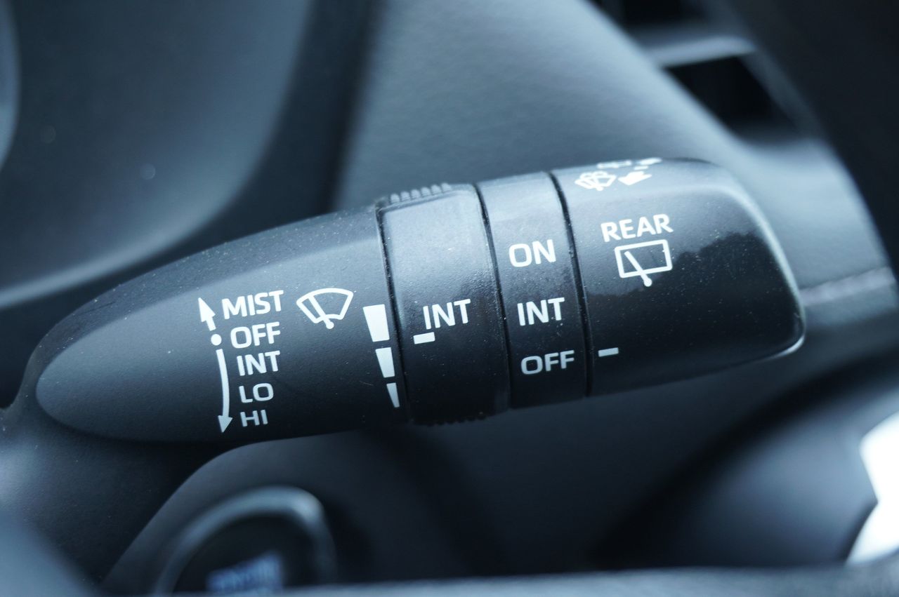 Vehicle image 25 of 35