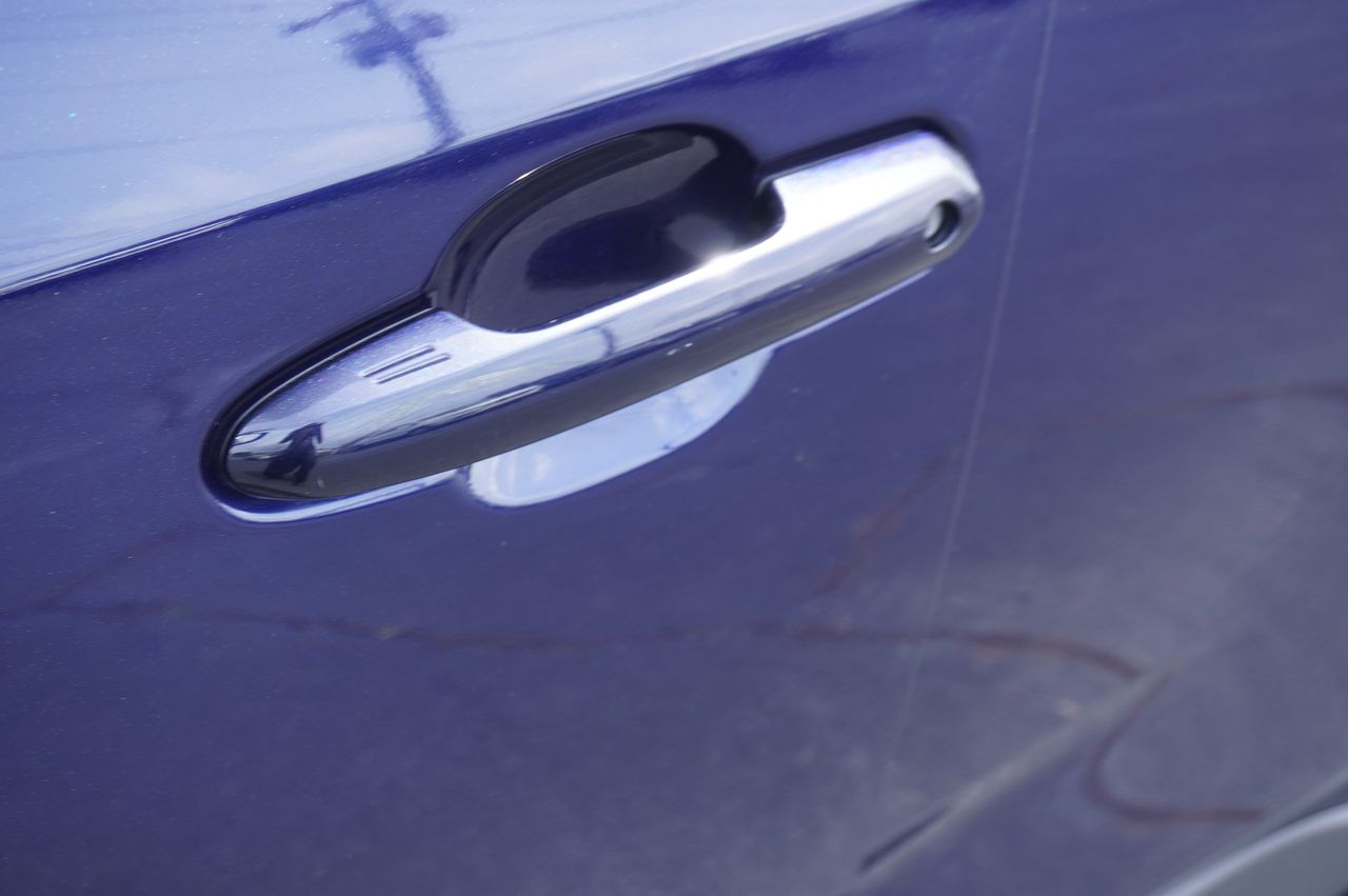 Vehicle image 33 of 35