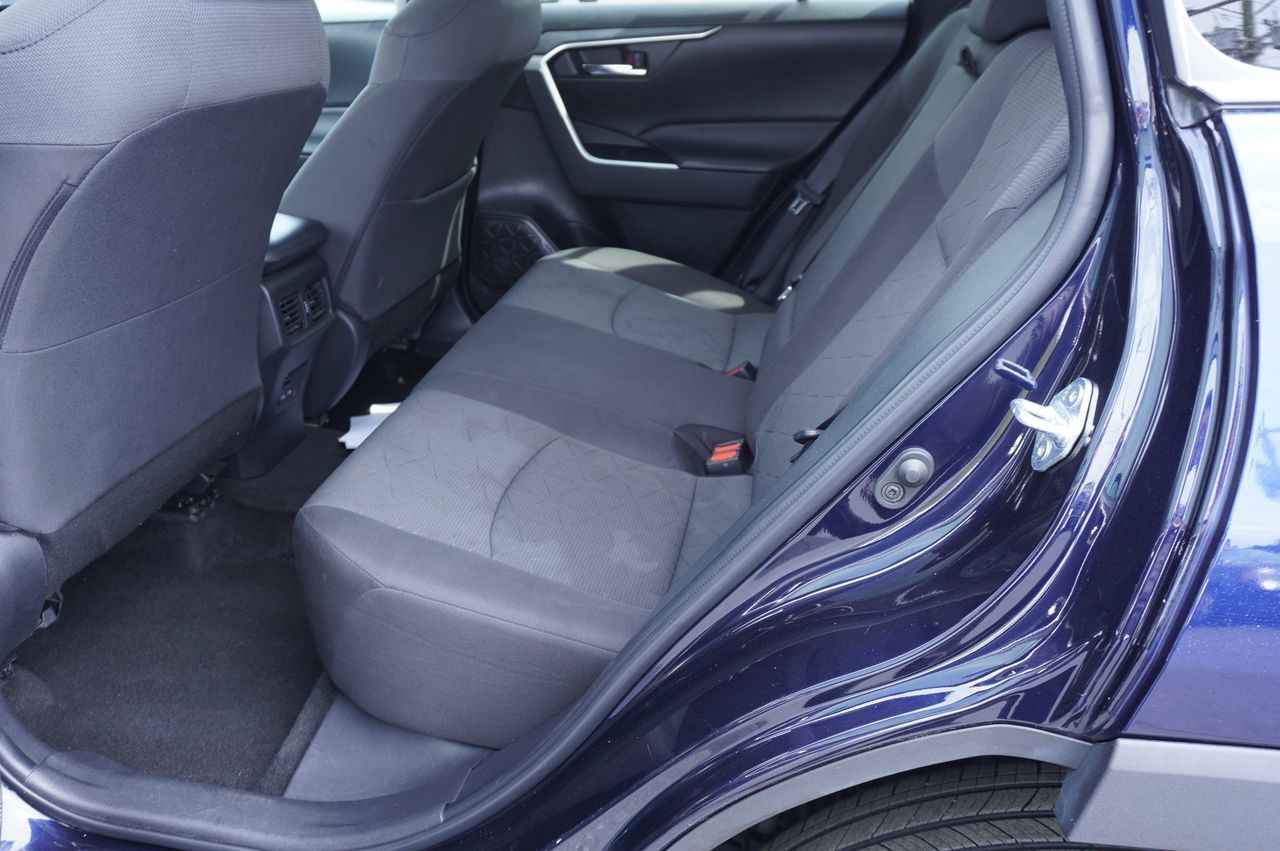 Vehicle image 32 of 35