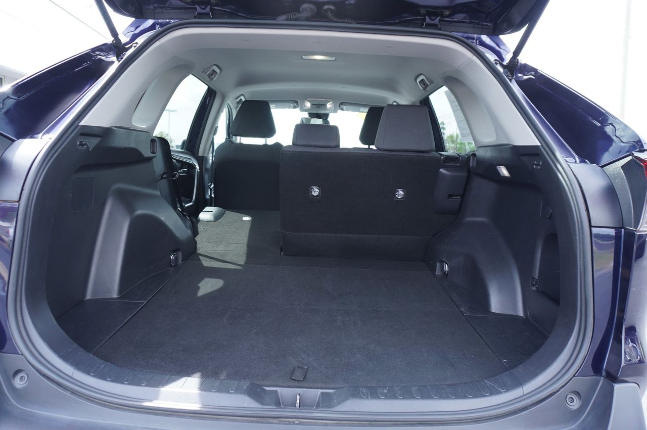 Vehicle image 13 of 35