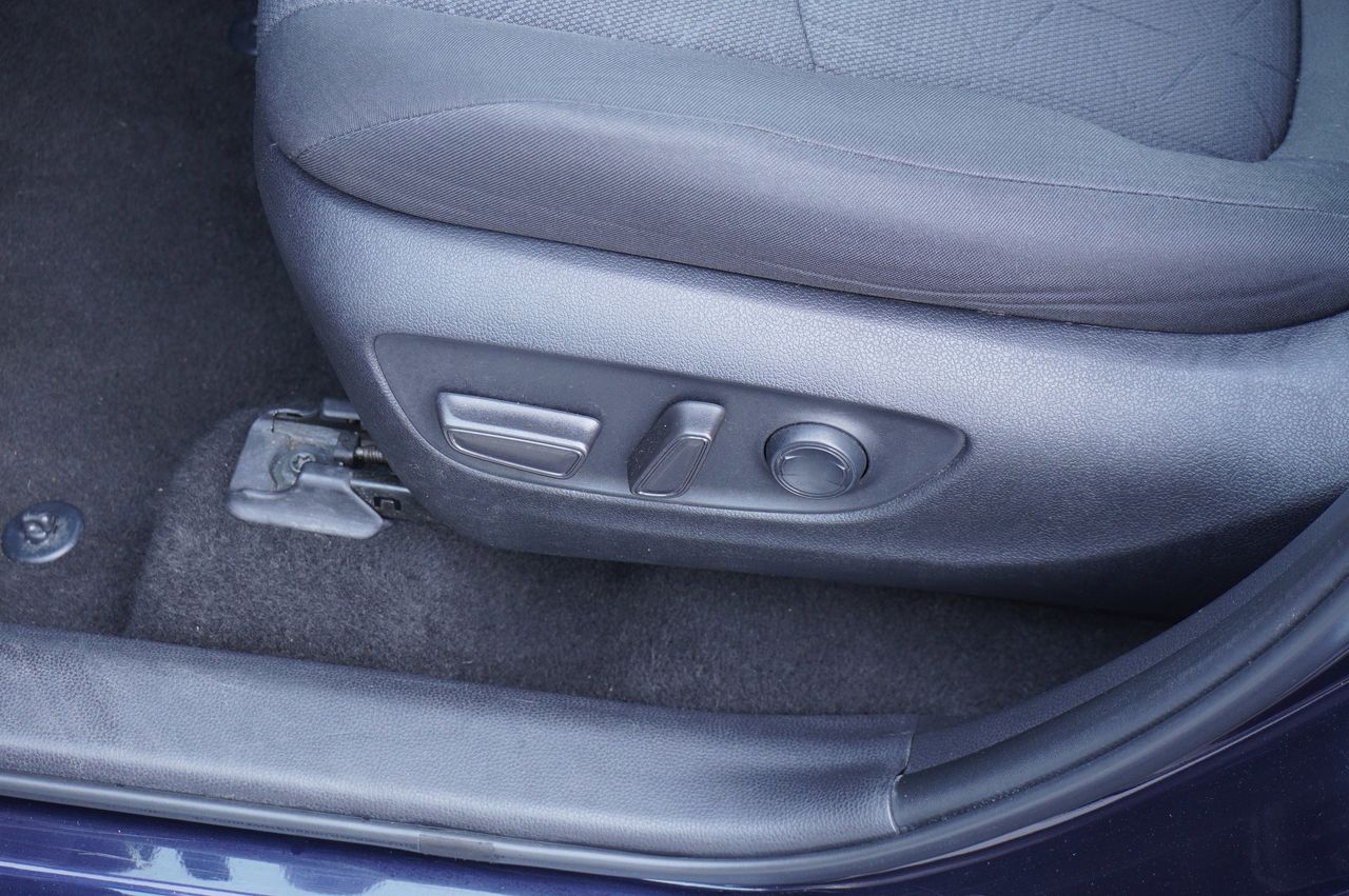 Vehicle image 31 of 35