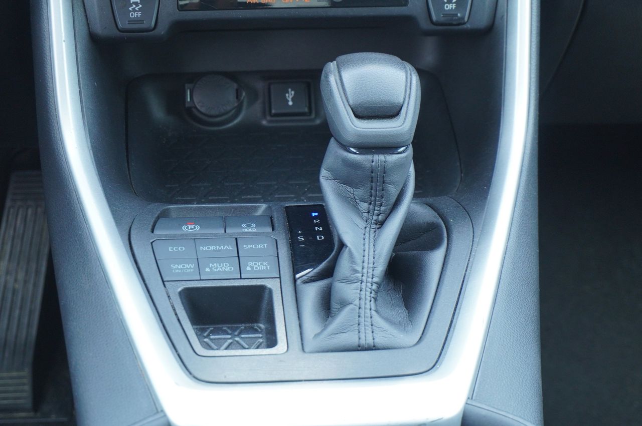 Vehicle image 18 of 35