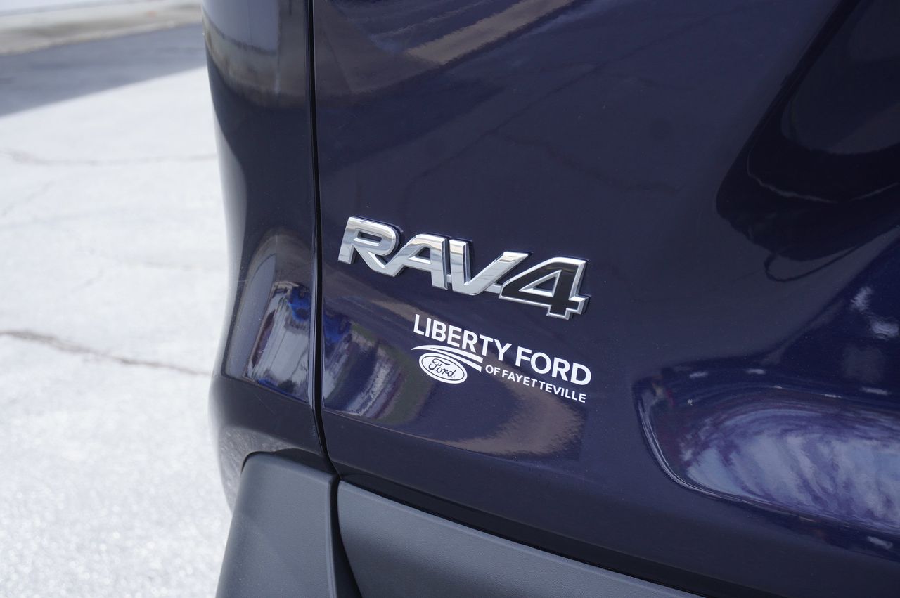 Vehicle image 10 of 35